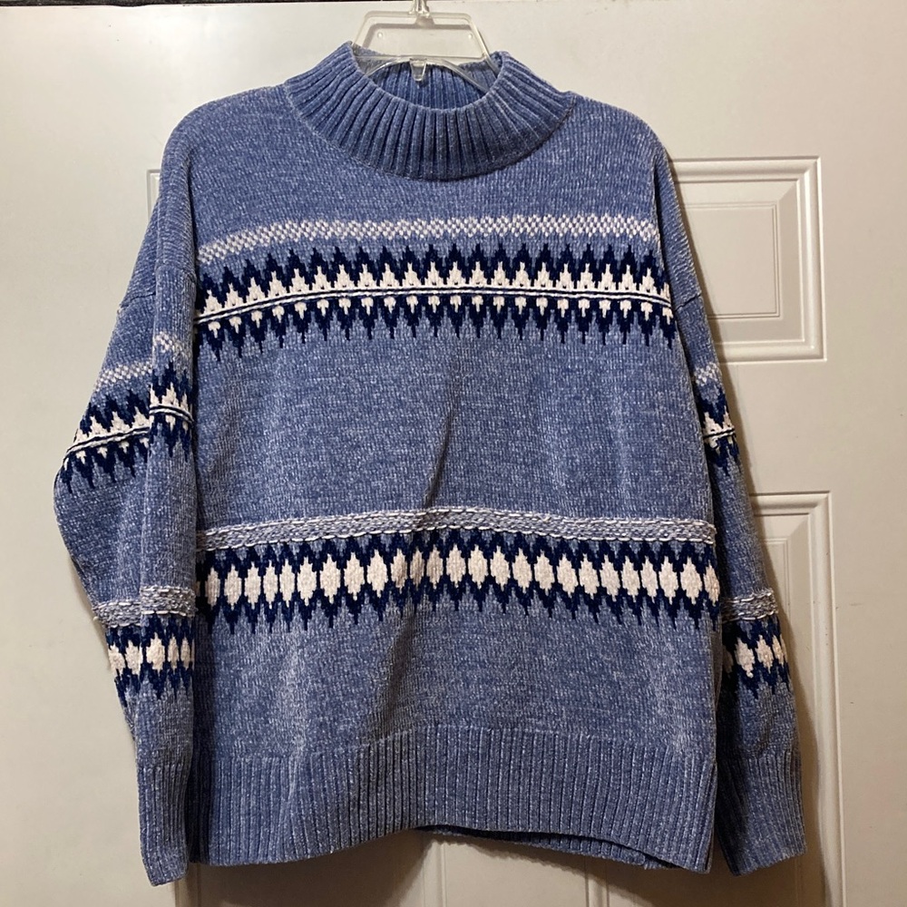 Blue and White Patterned Sweater XL